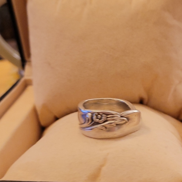 Hand Forged Vintage Flatware Spoon Ring Size 8 - Picture 4 of 6